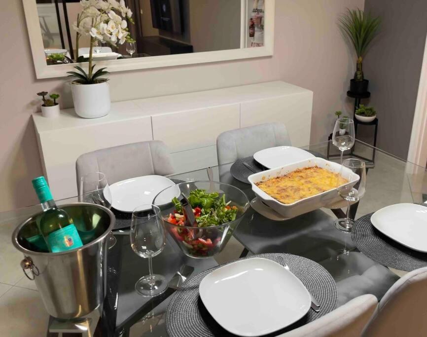 Luxury Modern Beach Apartment กัวเตย์รา ภายนอก รูปภาพ
